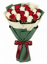 Букет Микс из красных и белых роз в Карагайлинском