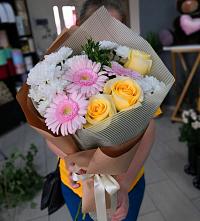 Букет цветов из:  Герберы, Розы и Хризантемы в Карагайлинском