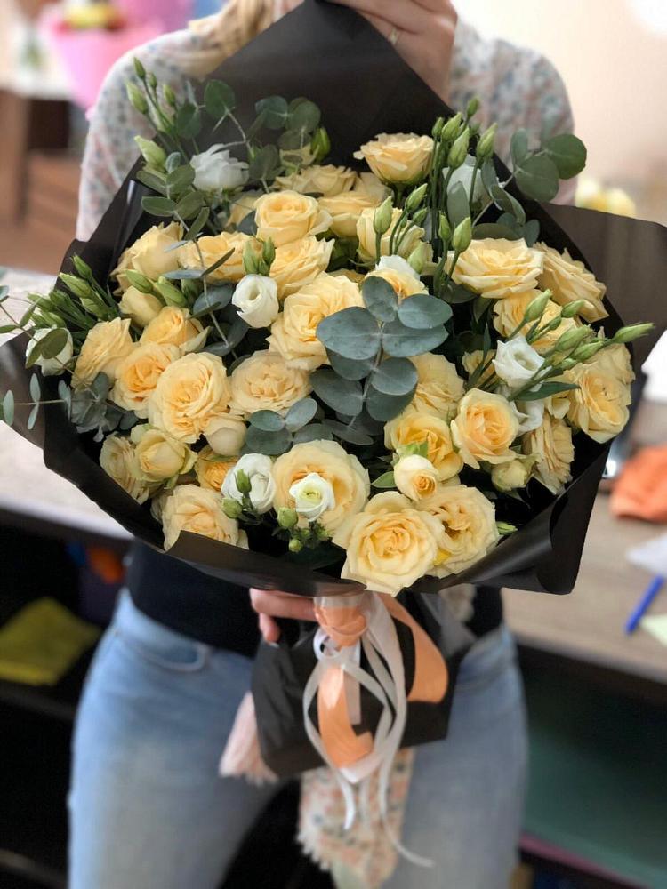 Букет цветов из: Розы и Лизиантусы в Карагайлинском