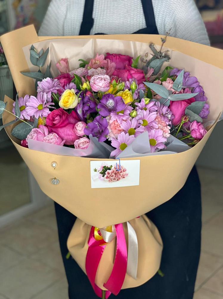 Букет цветов из: Хризантемы, Гвоздики и Альстромерии в Карагайлинском