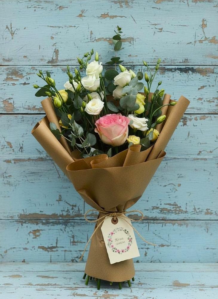 Букет цветов из: Розы и Лизиантусы в Карагайлинском