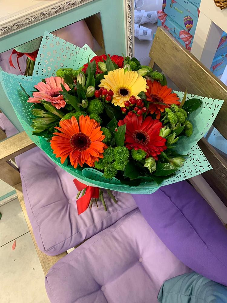 Букет цветов из: Герберы, Хризантемы и Альстромерии в Карагайлинском