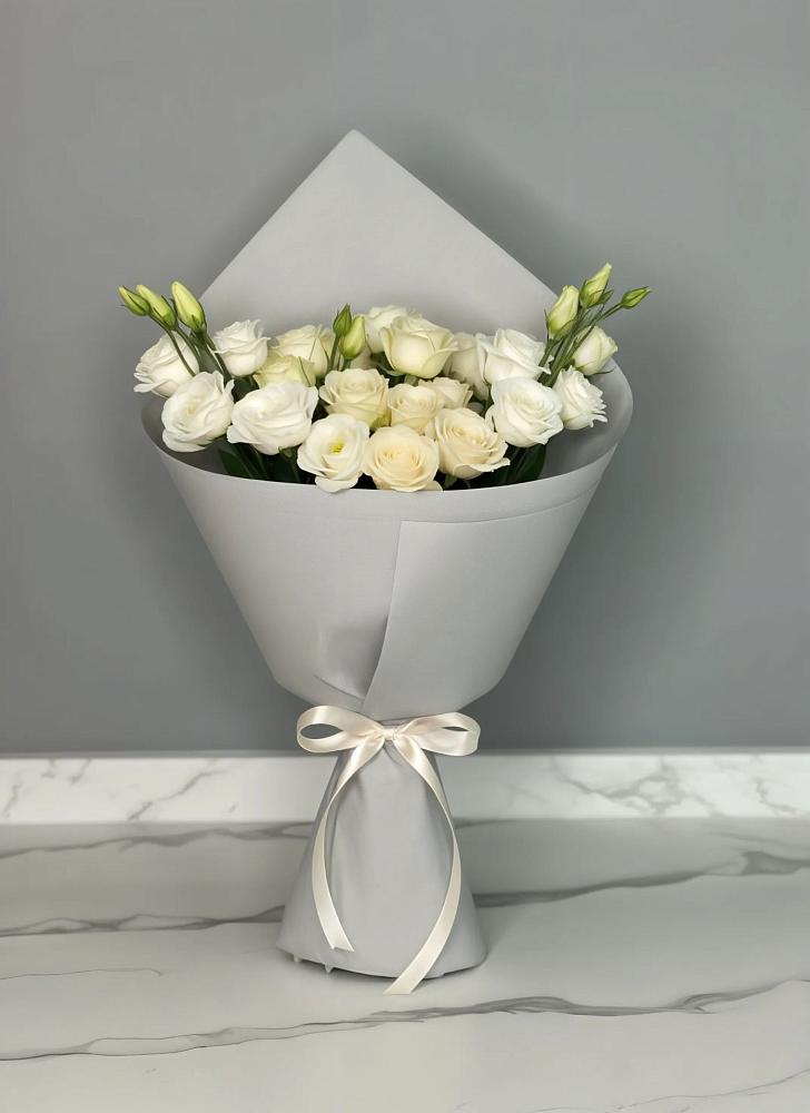 Букет цветов из: Розы и Лизиантусы в Карагайлинском