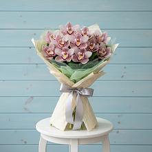 Букет цветов из:  Орхидеи и Розы #REPLACE_PRED# Карагайлинском