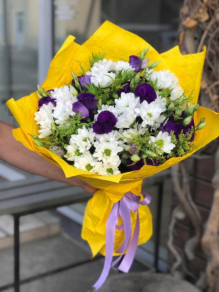 Букет цветов из: Ирисы, Хризантемы и Ромашки в Карагайлинском