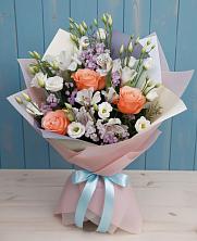 Букет цветов из:  Лизиантусы, Розы, Альстромерии и Гипсофила в Карагайлинском