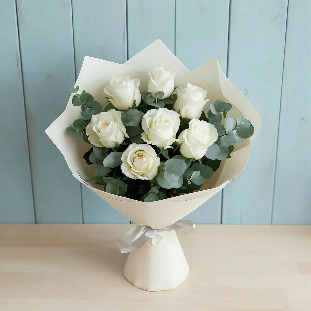 Букет Белые розы в Эвкалипте в Карагайлинском