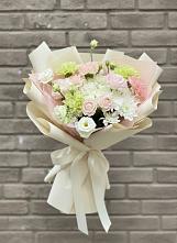 Букет цветов из:  Гвоздики, Розы, Лизиантусы и Хризантемы #REPLACE_PRED# Карагайлинском