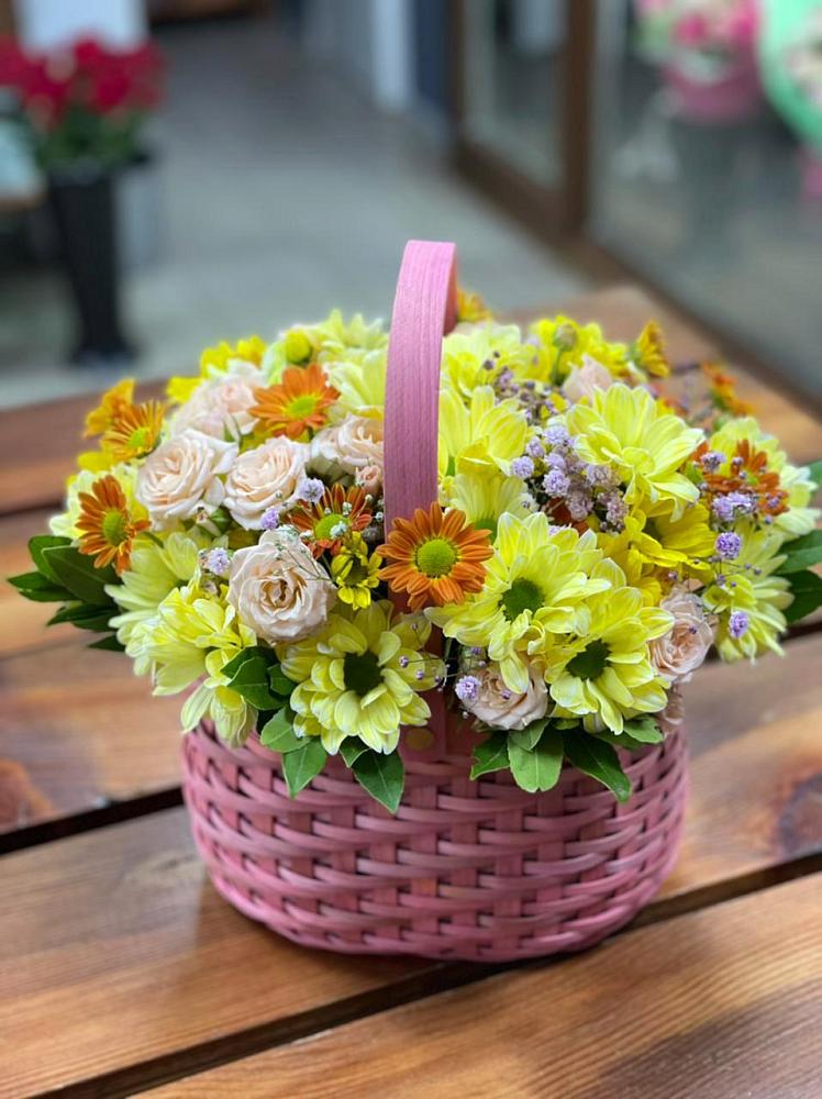 Цветочная композиция из Хризантемы и Розы в корзине в Карагайлинском