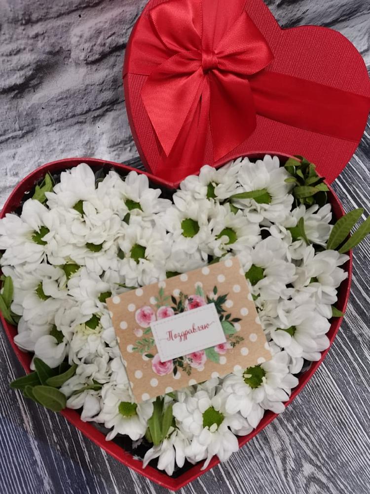 Цветочная композиция из Хризантемы в виде сердца в Карагайлинском