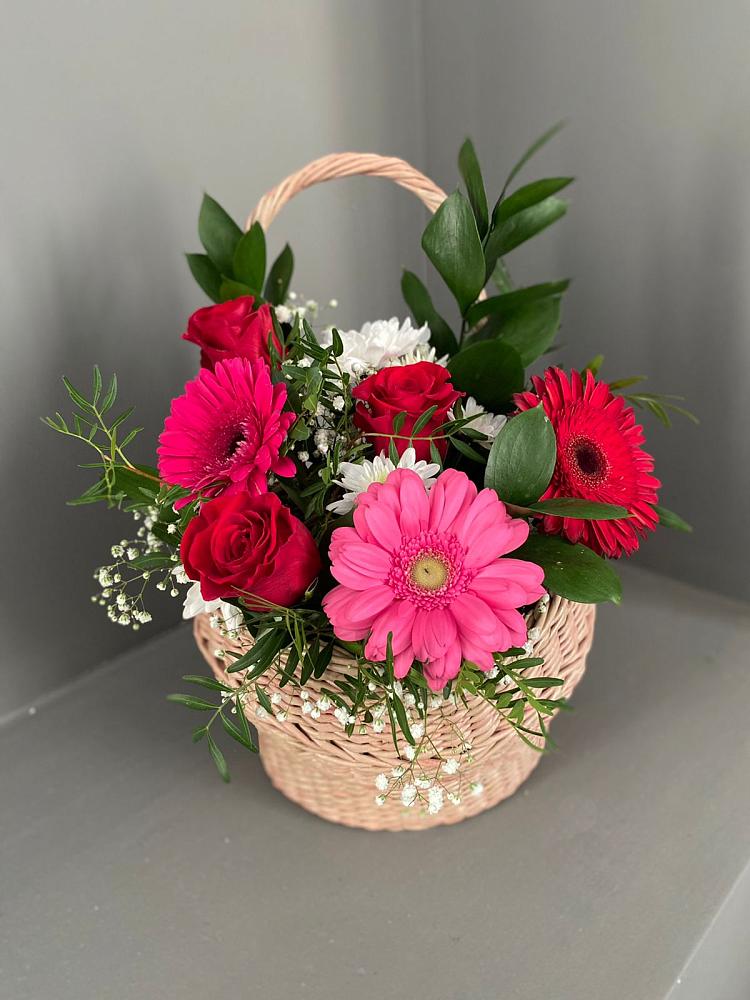 Цветочная композиция из Розы, Хризантемы и Герберы в корзине в Карагайлинском