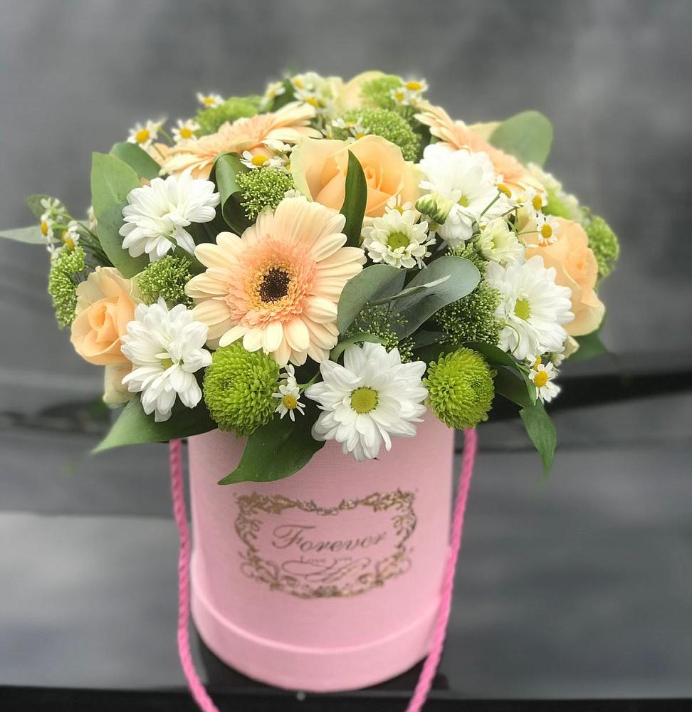 Цветочная композиция из Розы, Герберы и Хризантемы в шляпной коробке в Карагайлинском