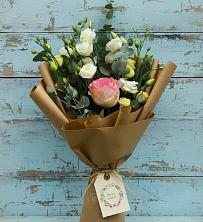 Букет цветов из:  Розы и Лизиантусы в Карагайлинском