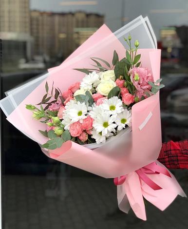 Букет цветов из: Розы, Лизиантусы и Хризантемы в Карагайлинском